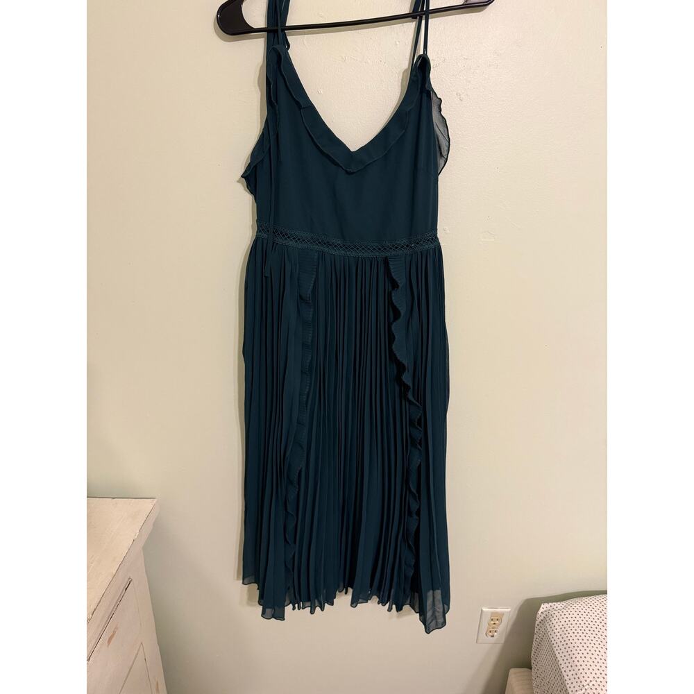 Lulu’s | Never a Dull Moment Emerald Green Tie Strap Pleated Lace Waist Midi - Picture 4 of 12